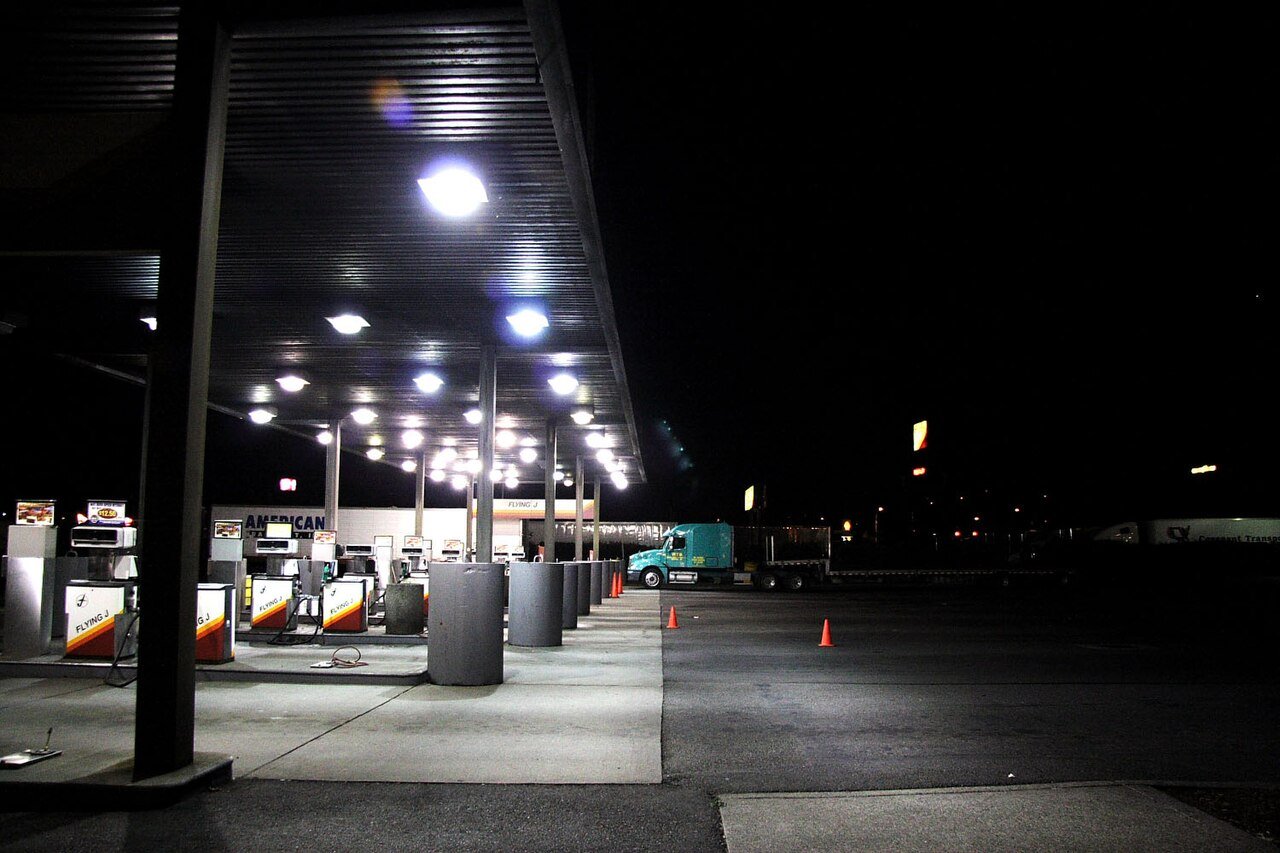 Diesel Falls for the First Time in 12 Weeks: What Truckers Should Do